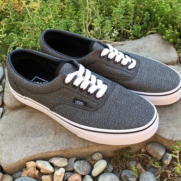 vans era classic black white